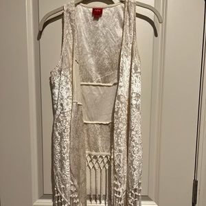 Daytrip velvet/lace fringe vest. Size XS. This adorable vest is NWOT